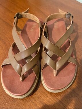 MIA Brown Strappy Toe-Ring Sandals